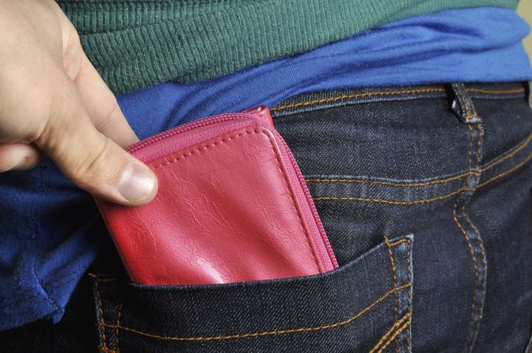 Batedores de carteira, um dos Golpes aplicados em turistas mais comuns.