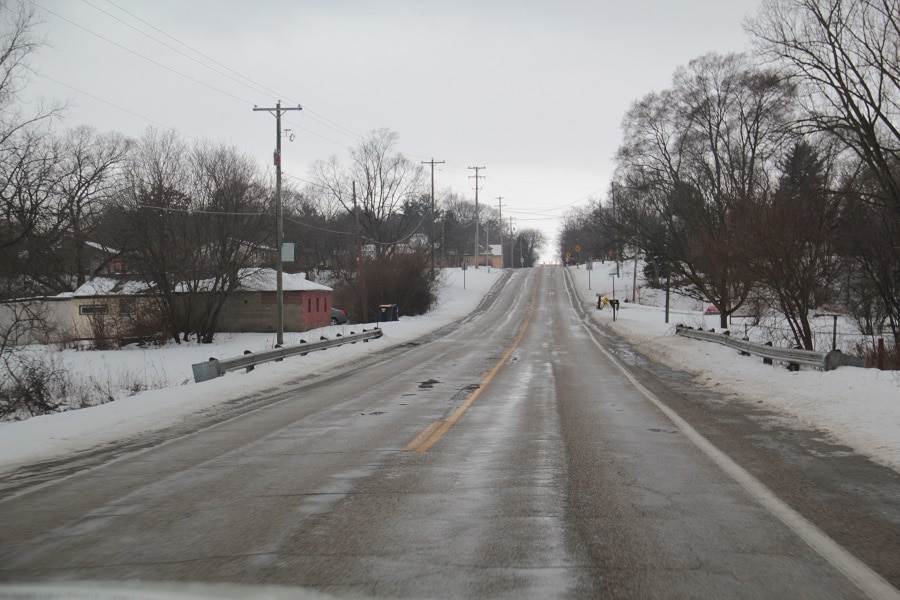 Neve na estrada em Grand Rapids.