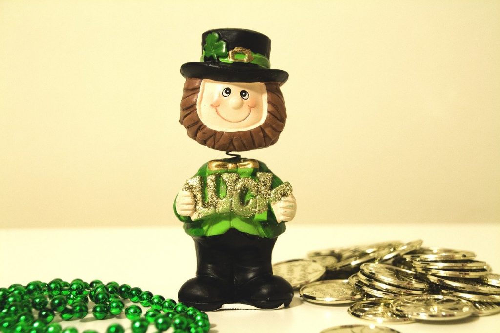O famoso Leprechaun do folclore irlandês. É bem comum vermos pessoas fantasiadas desse ser durante o St Patrick Day.