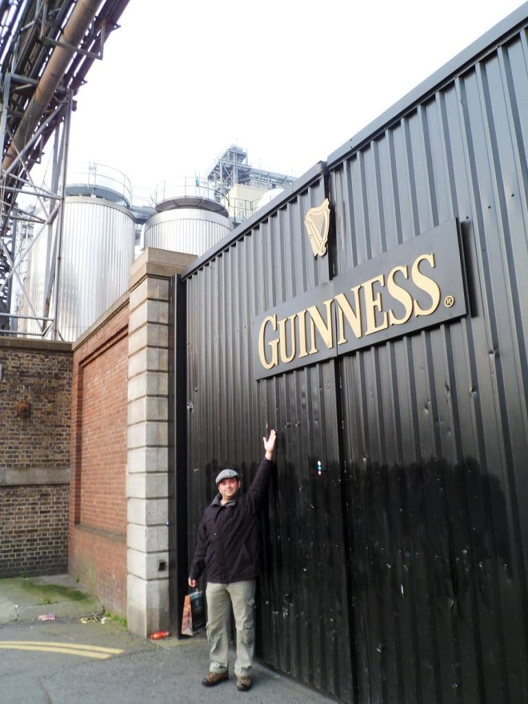 Um dos portões da Guinness Storehouse.