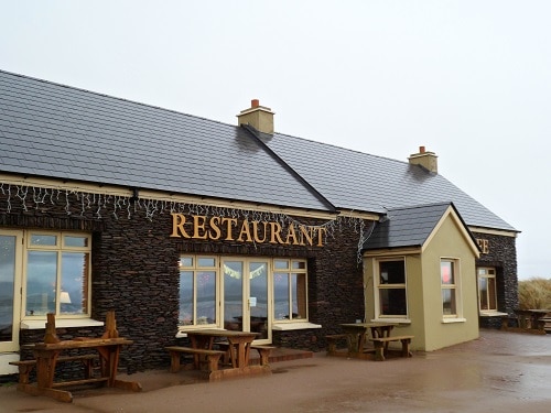 Restaurante na beira da praia em Dingle.