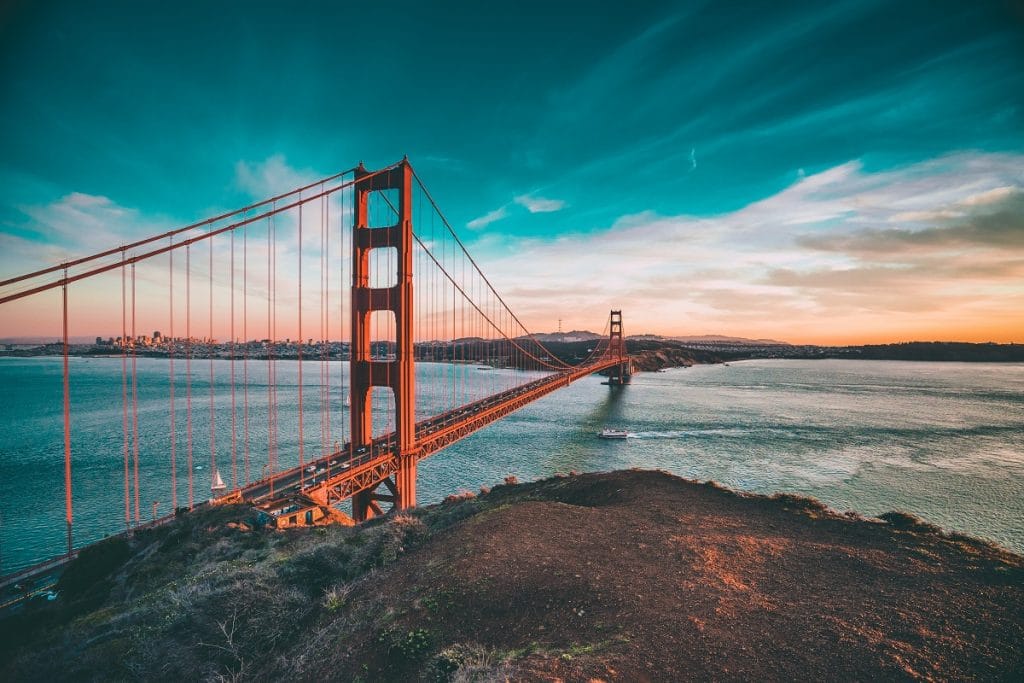Ponte Golden Gate Bridge em San Francisco, Estados Unidos. Essa vista é um dos motivos pelos quais os brasileiros sonham com um visto americano de turismo.