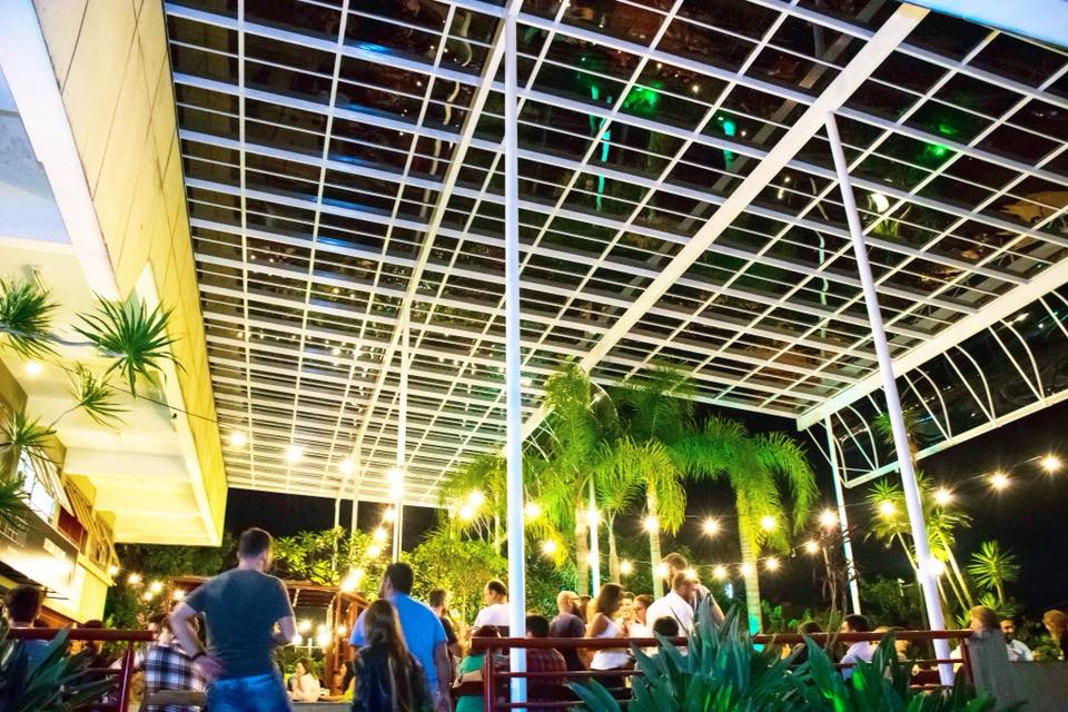 Protótipo Bar tem uma varanda muito agradável para quem curte uma cerveja artesanal em Belo Horizonte.