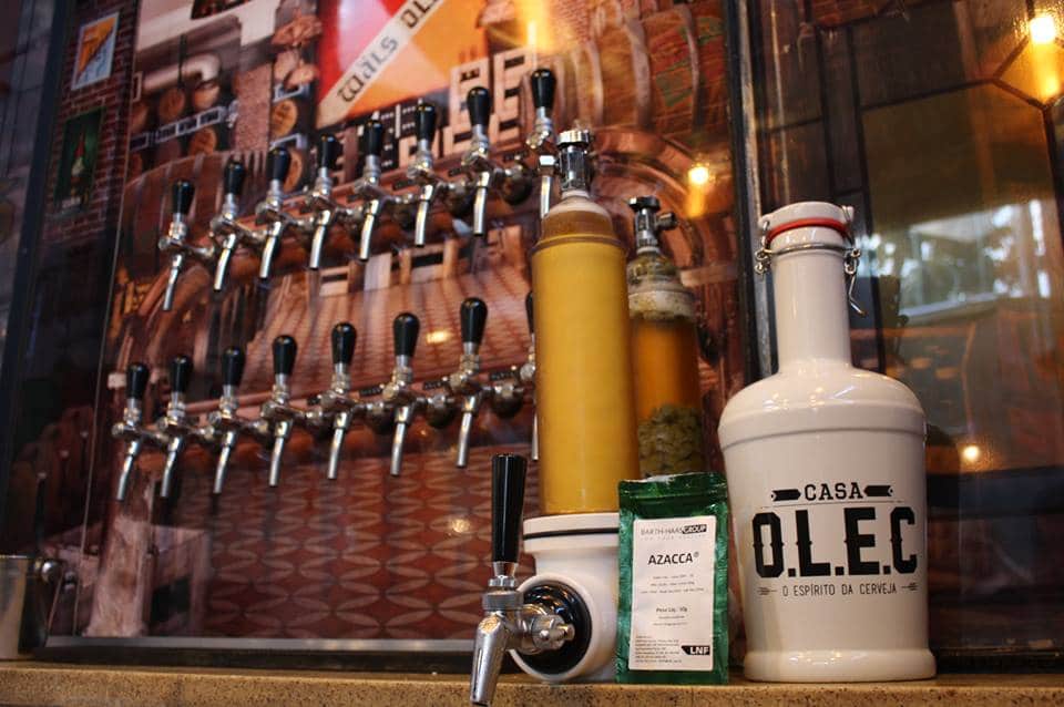 Tap Room Casa O.L.E.C é o bar da primeira loja de insumos e equipamentos para produção de cerveja artesanal em Belo Horizonte.