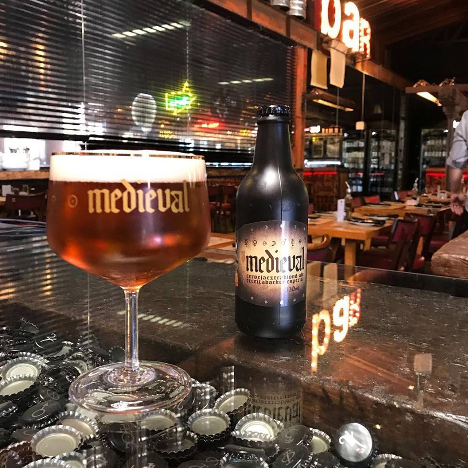 Templo Cervejeiro Backer: um dos mais renomados redutos da cerveja artesanal em Belo Horizonte.