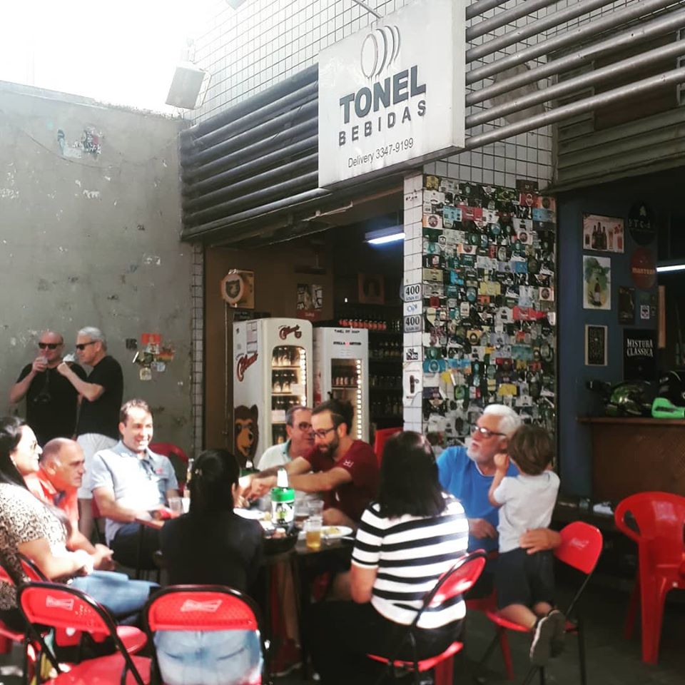 Tonel Bebidas é um bar onde são encontrados inúmeros rótulos de cerveja artesanal em Belo Horizonte.