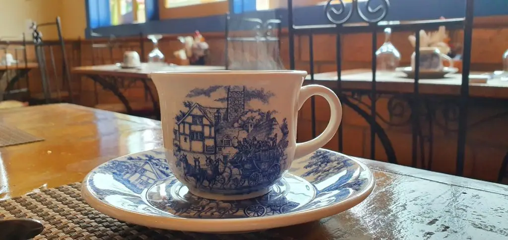 Detalhe da xícara no café da manhã