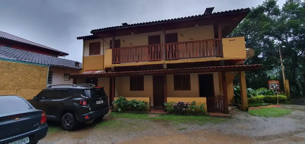 Estacionamento da Pousada Sol Nascente em Visconde de Mauá