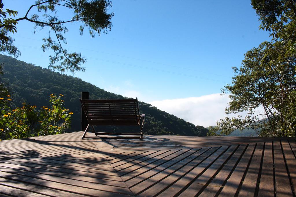 Deck da Pousada A Rosa e o Rei em São Francisco Xavier, SP. Viagem para casal em São Paulo.