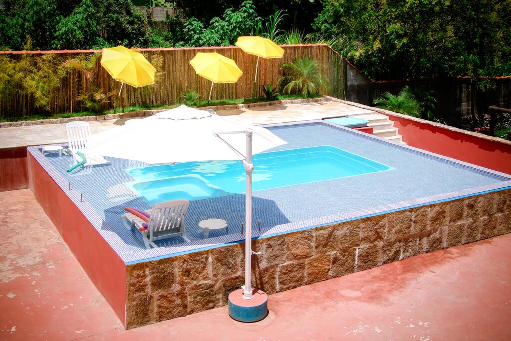 Piscina da Pousada Vale do Sol em Embu das Artes, SP.