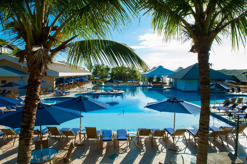 Piscina do Infinity Blue Resort e Spa, em Balneário Camboriú, SC.