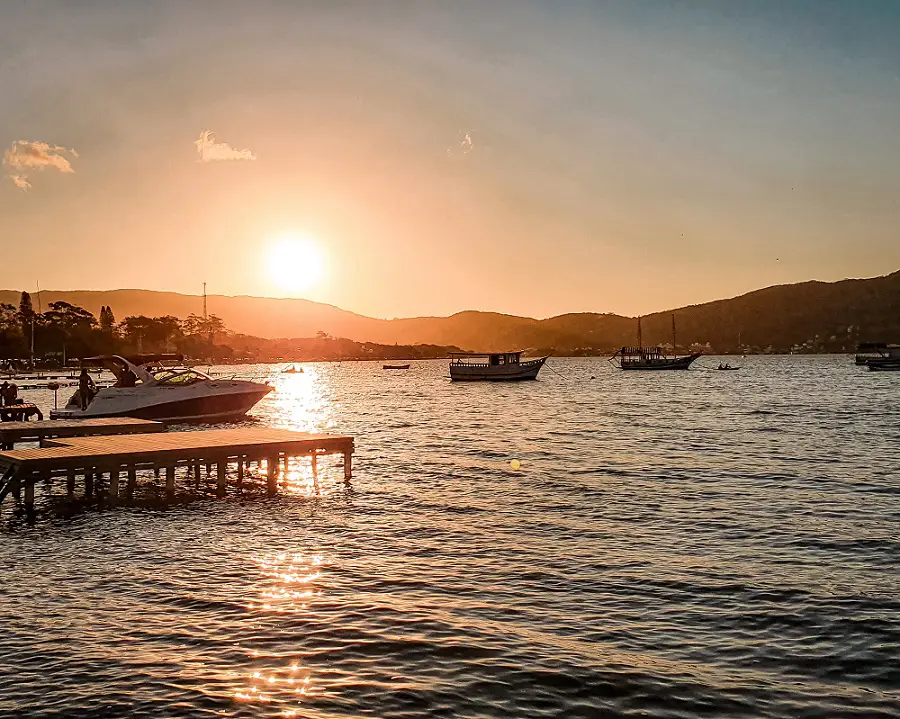 Pôr do Sol na Lagoa da Conceição em Florianópolis.